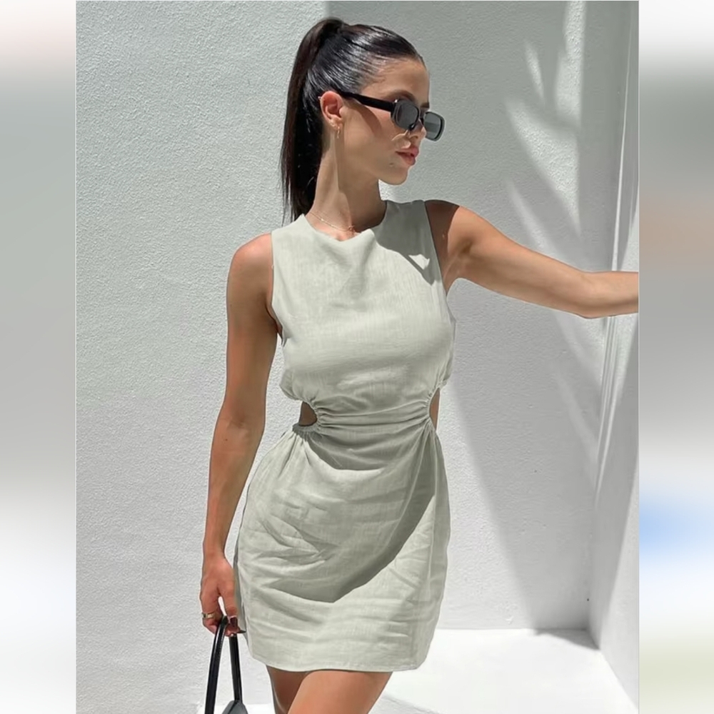 Elegant Sleeveless Dress in Light Mint